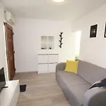 Apartman 1 *